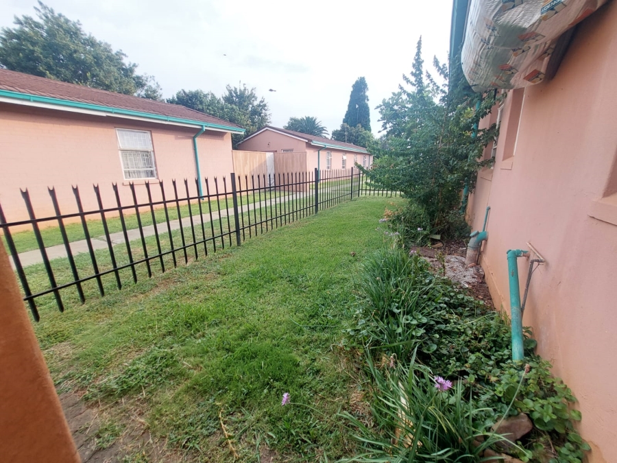 To Let 3 Bedroom Property for Rent in Kannoniers Park North West